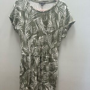 Hilary Radley dress S Green Leaf Print Dress